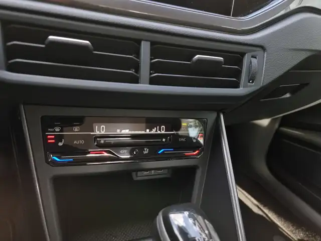 Volkswagen Polo view 20