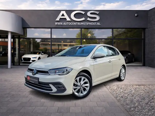 Volkswagen Polo view 2