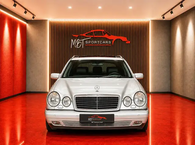 Mercedes-Benz E 320 T/3.2 V6 224PS/AVANTGARDE/18"RH/R+H FEDERN