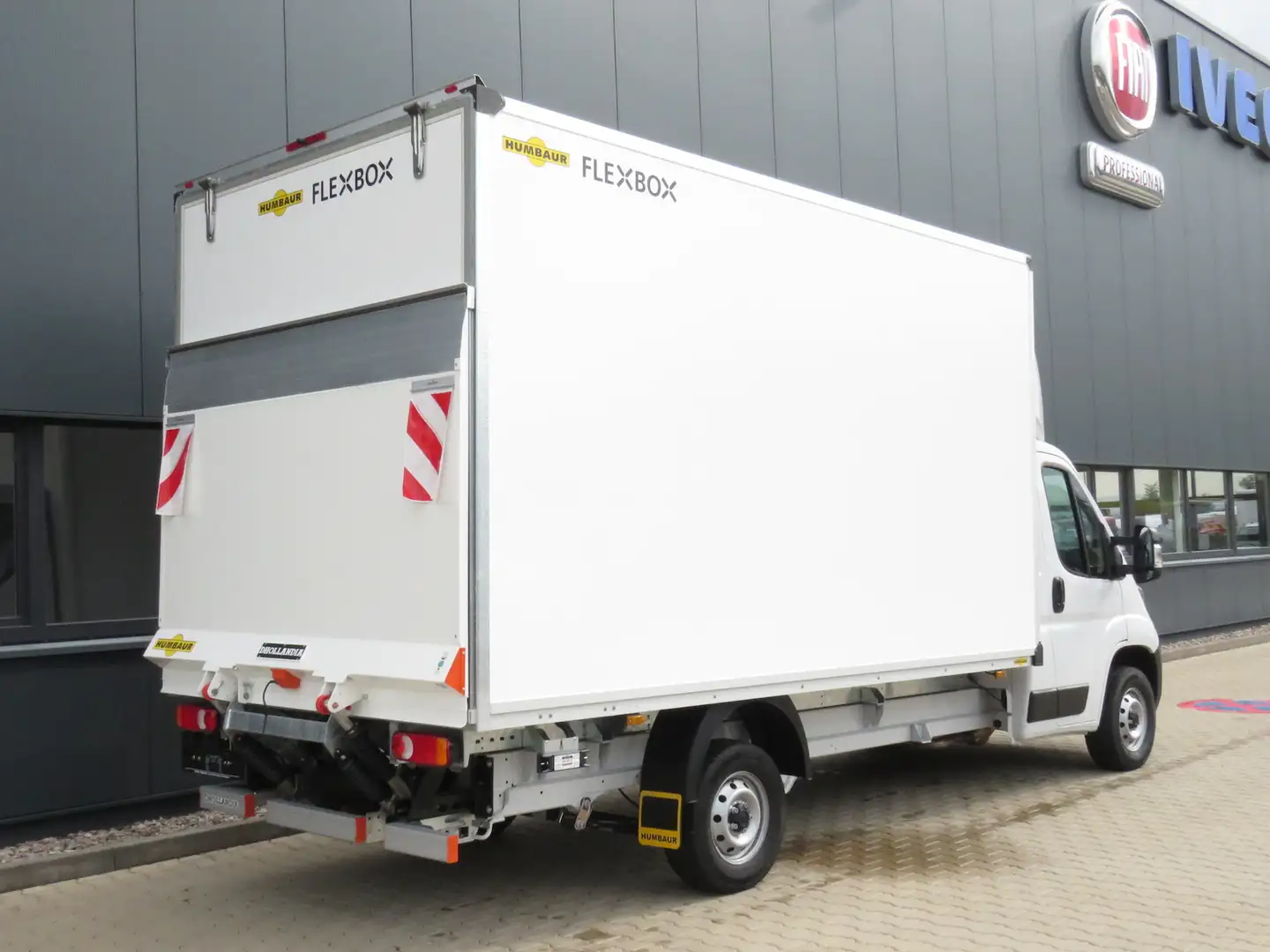 Fiat Ducato 35 180 / Ladebordwand + 10-Zoll-Navi Weiß - 2