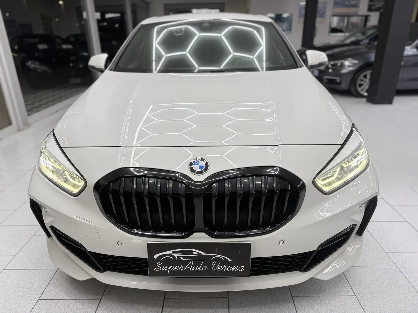 BMW 116 116d Msport auto Weiß - 2