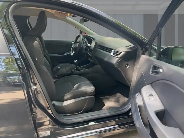 Renault Clio view 8