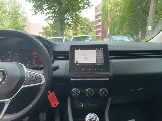 Renault Clio view 12