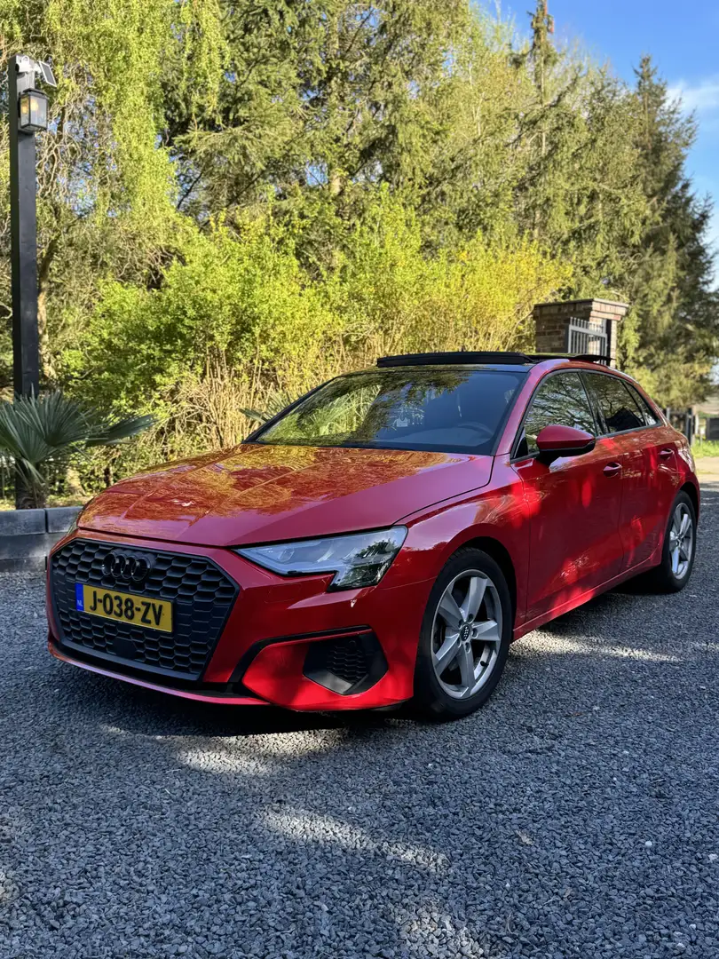 Audi A3 35 TFSI Pro Line Rood - 1