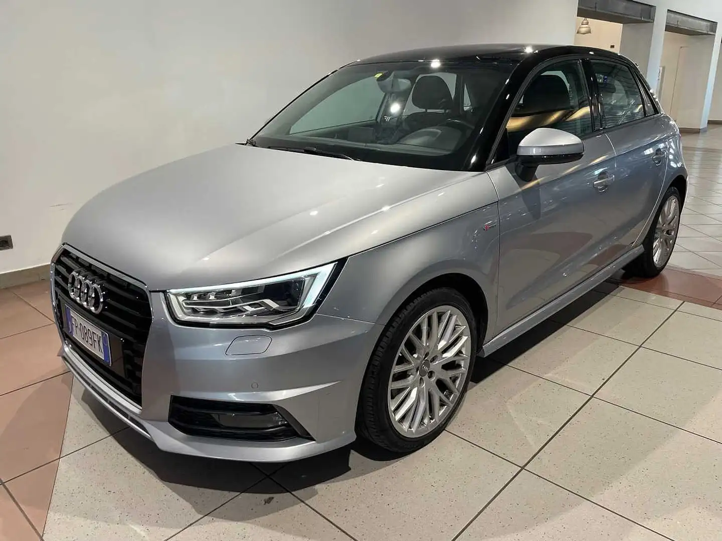 Audi A1 /S1 A1 1.4 TFSI 125 CV SLine Argent - 1