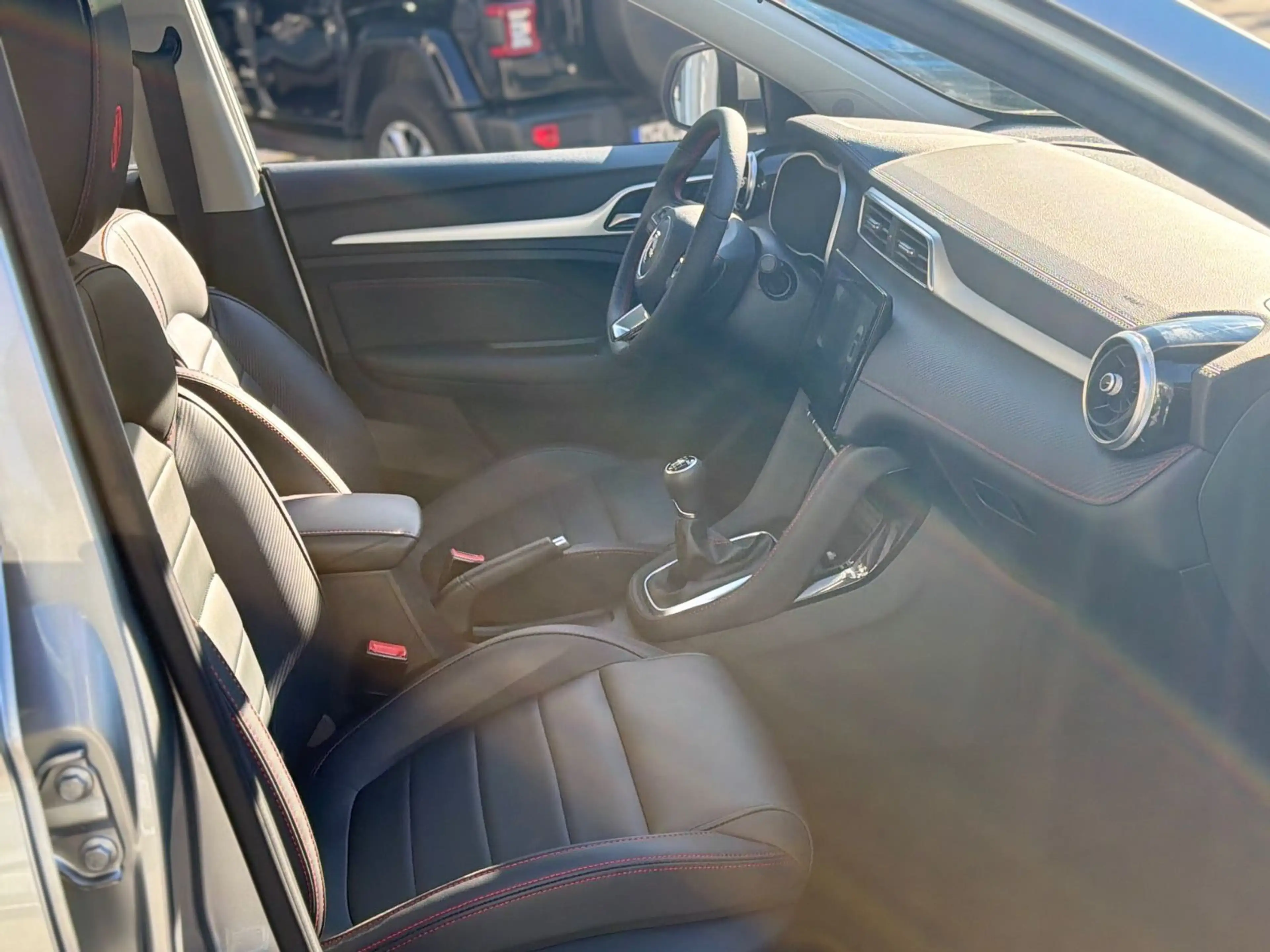 MG ZS 1.0T Luxury *VOLLAUSSTATTUNG* — photo 11