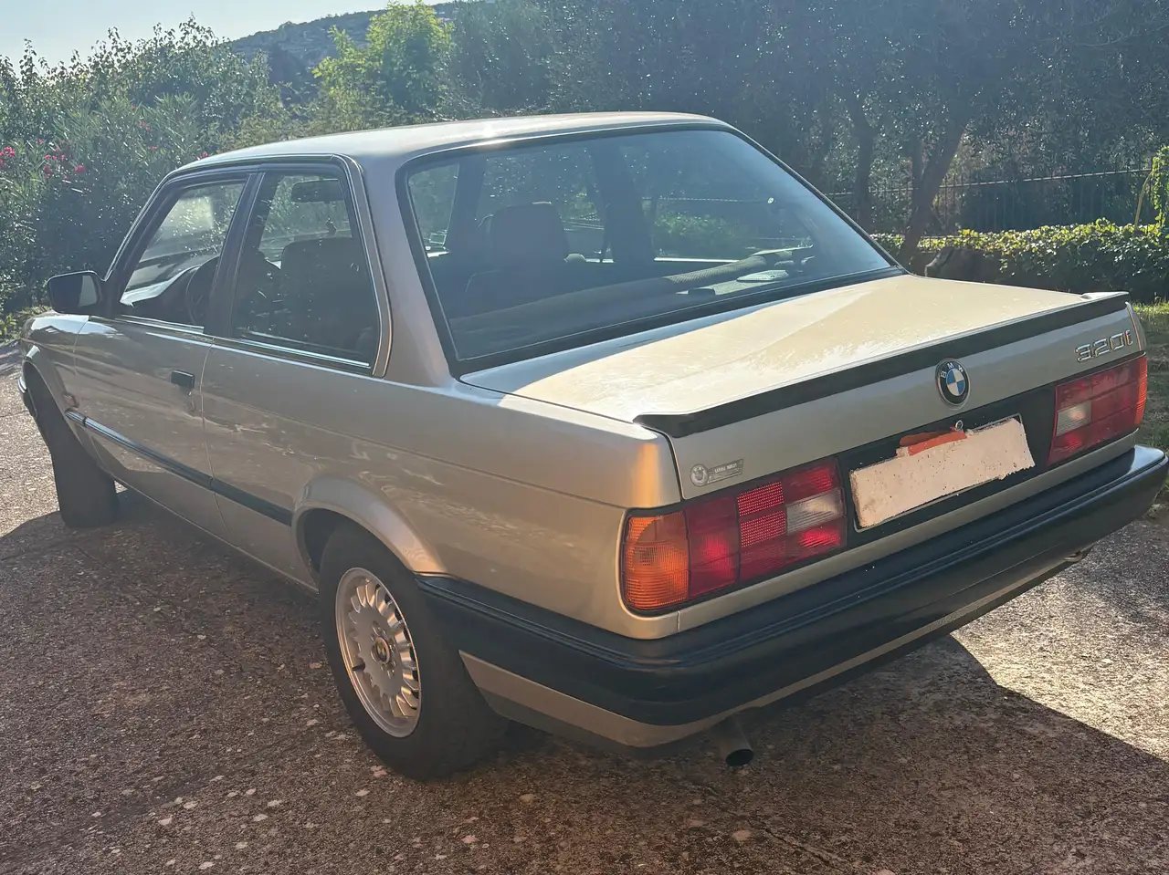 BMW 320i, foto 2