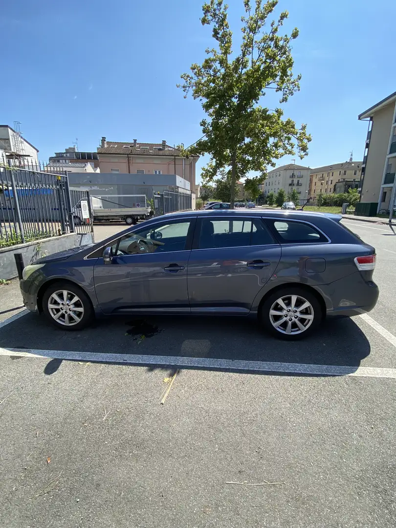 Toyota Avensis Wagon 1.8 valvematic Executive - 2