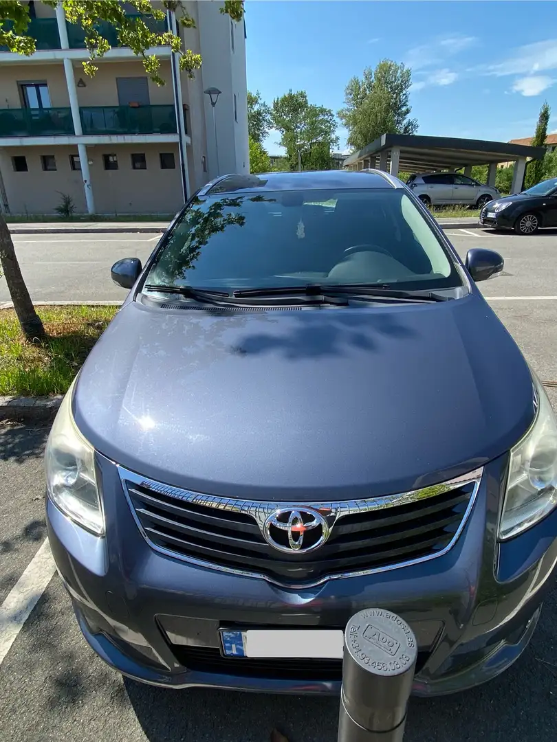 Toyota Avensis Wagon 1.8 valvematic Executive - 1