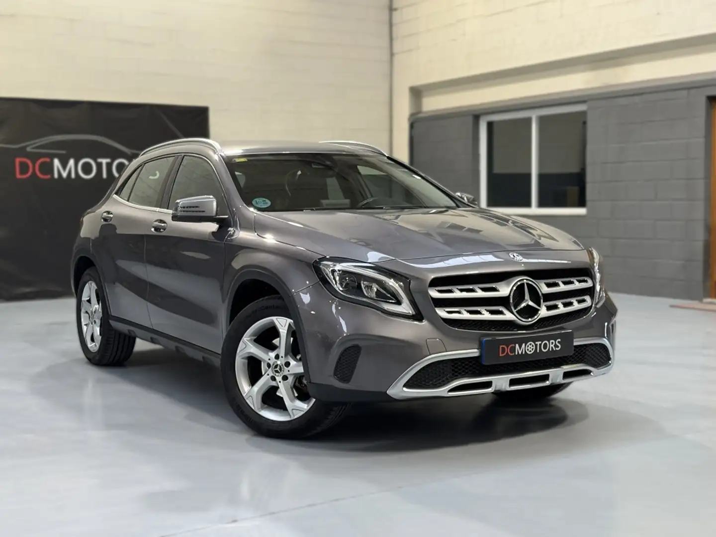 Mercedes-Benz GLA 180 7G-DCT Gris - 2