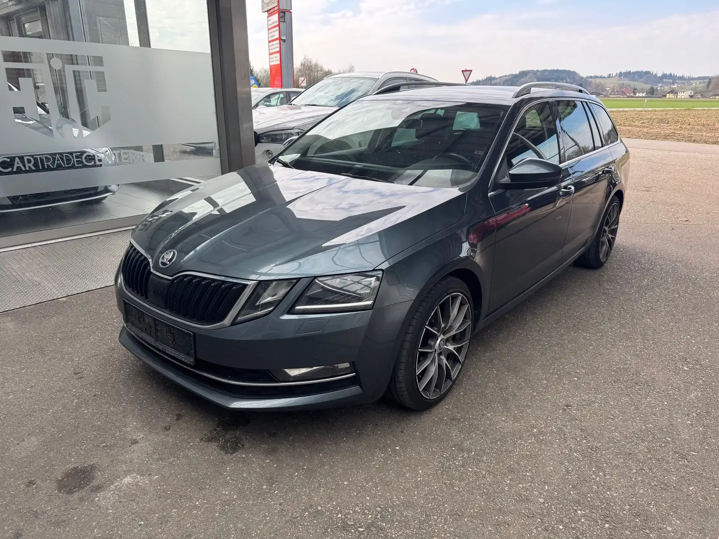 Skoda Octavia 1.6 TDI Style Grau - 1