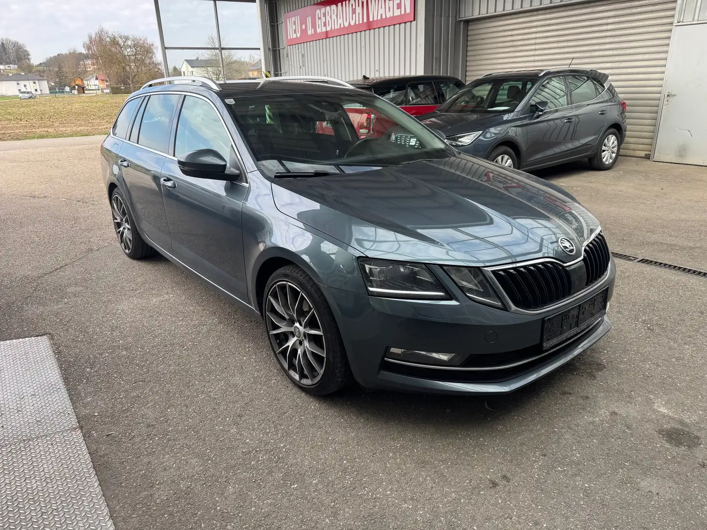 Skoda Octavia 1.6 TDI Style Grau - 2