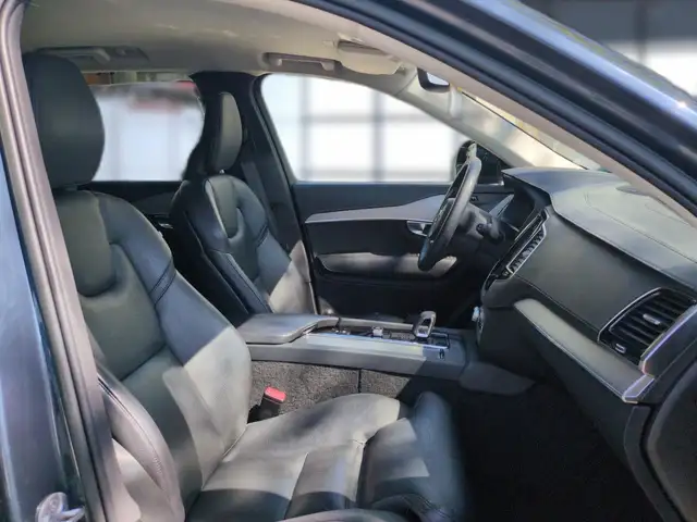 Volvo XC90 view 19