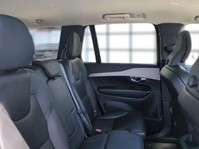 Volvo XC90 view 18