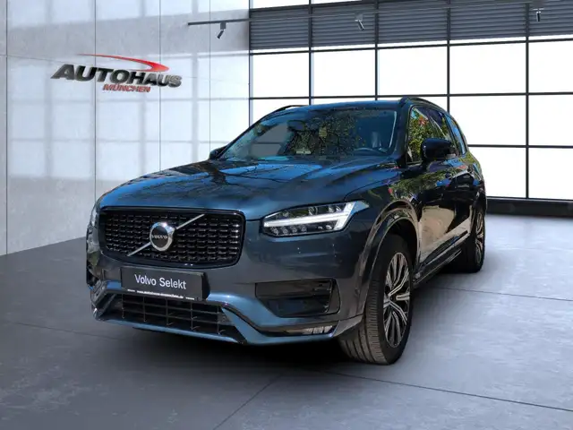 Volvo XC90 view 3
