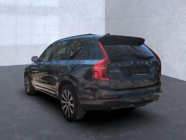 Volvo XC90 view 5