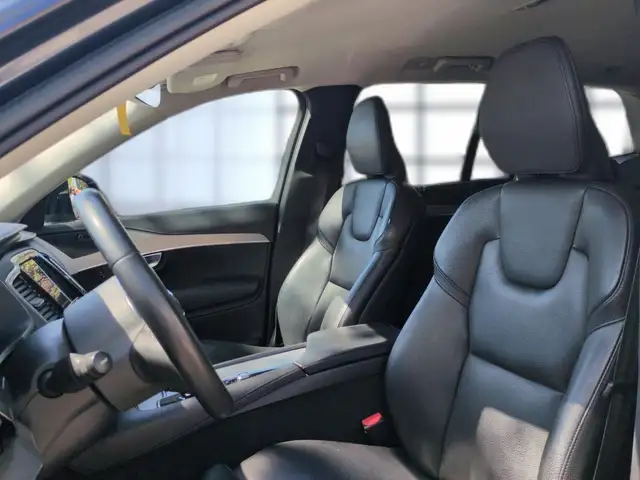 Volvo XC90 view 12
