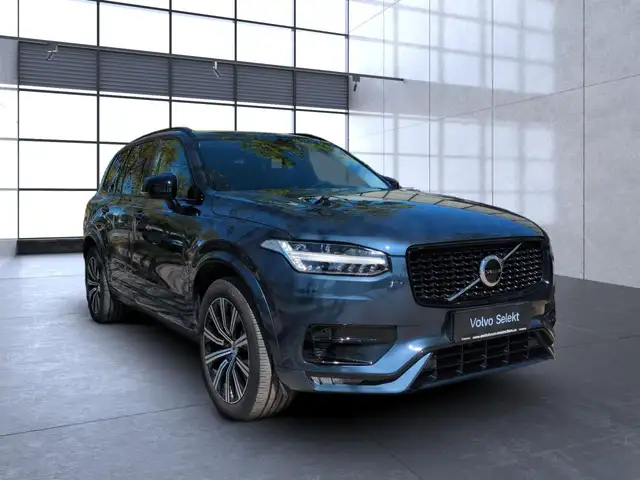 Volvo XC90 view 8