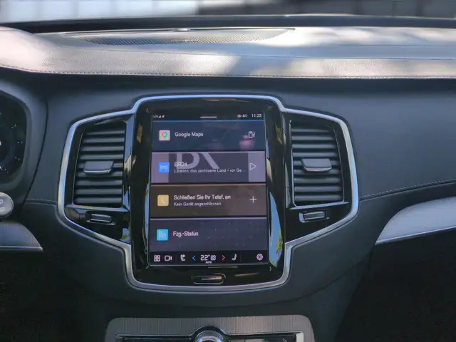 Volvo XC90 view 16