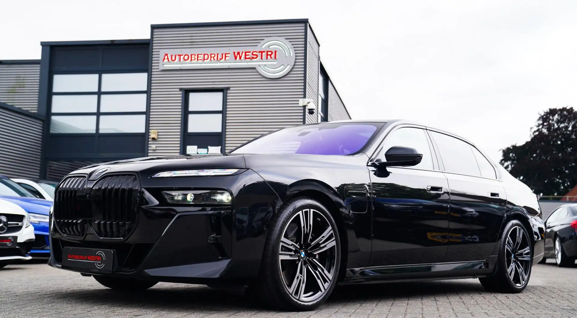 BMW 750 7-serie 750e xDrive | Elektrische trekhaak | Massa Zwart - 1