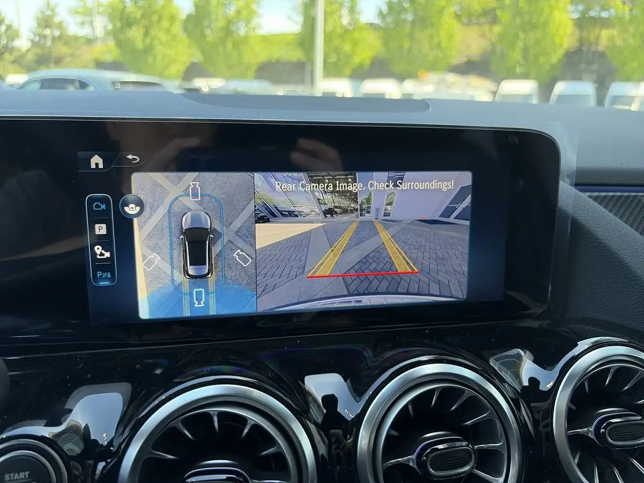 Mercedes-Benz GLA снимка Mercedes-Benz GLA