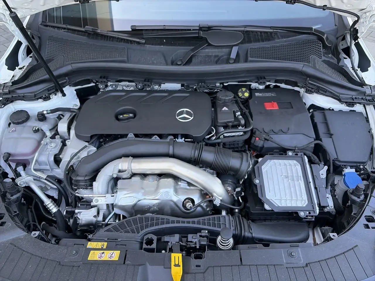 Mercedes-Benz GLA снимка Mercedes-Benz GLA