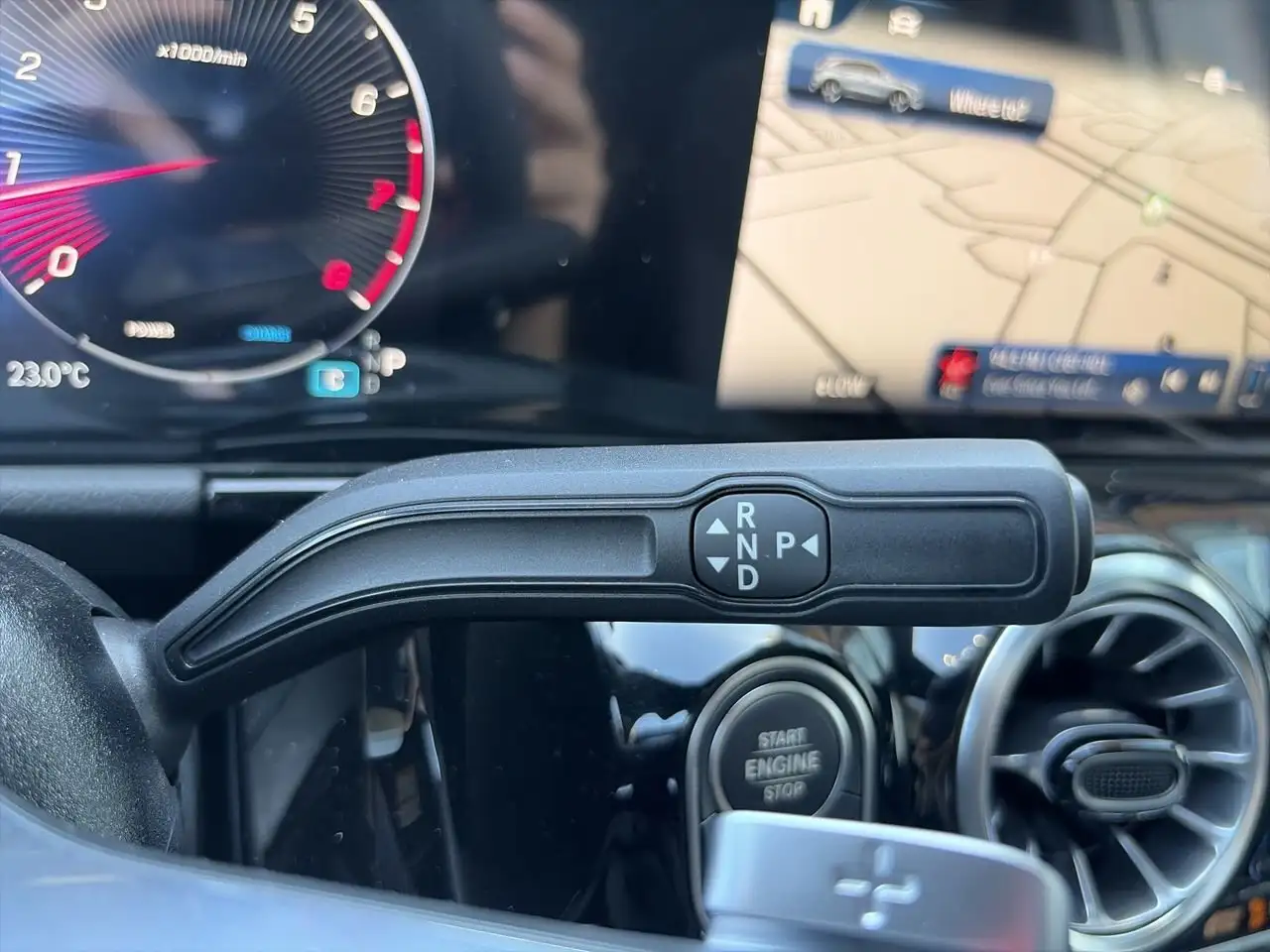 Mercedes-Benz GLA снимка Mercedes-Benz GLA