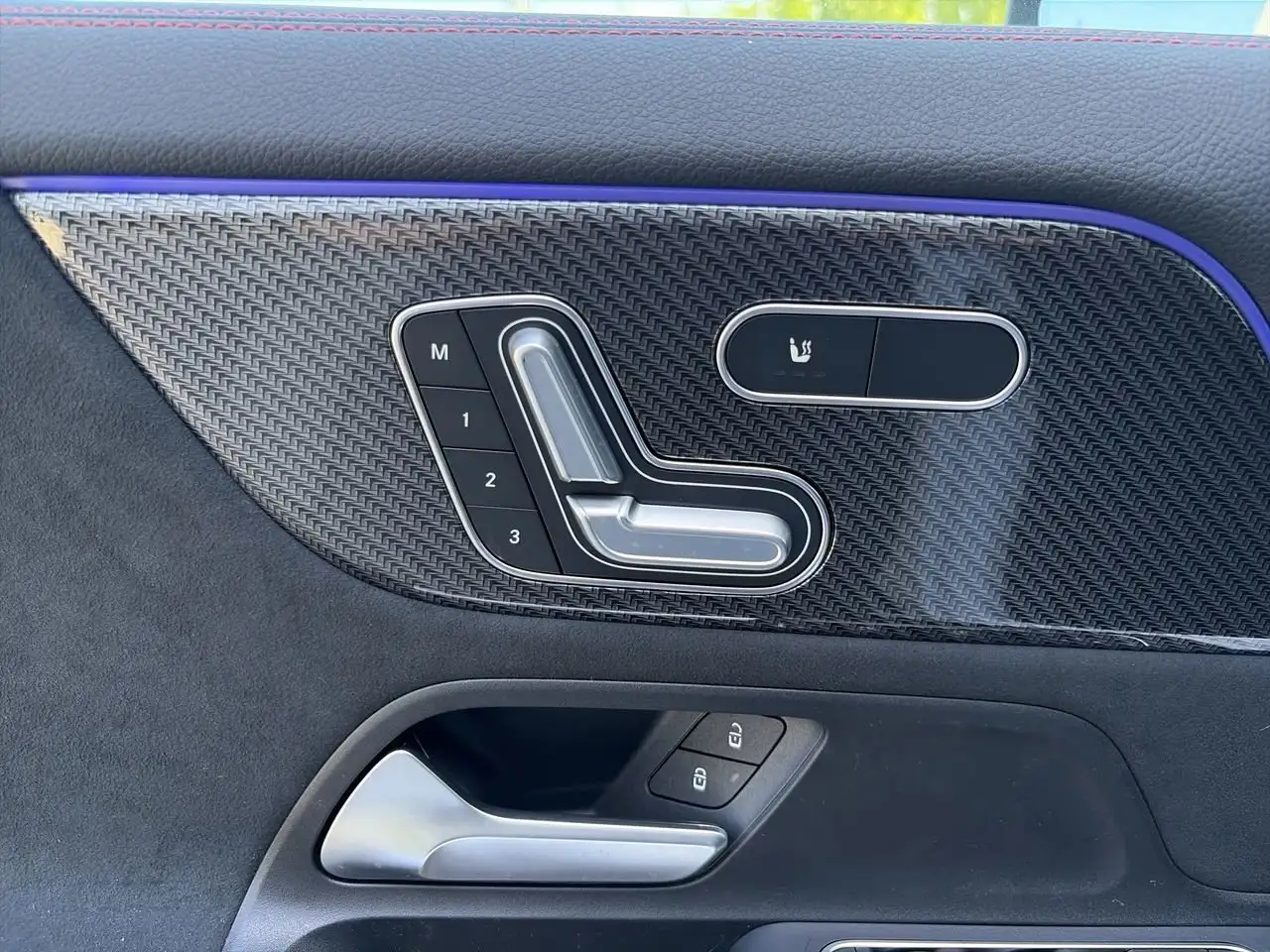 Mercedes-Benz GLA снимка Mercedes-Benz GLA