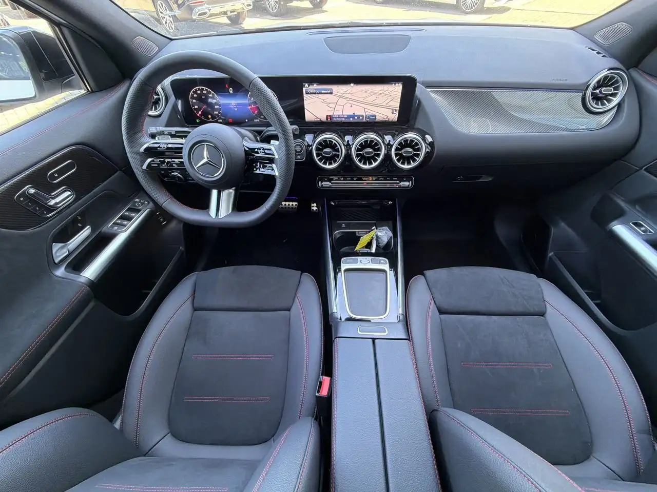 Mercedes-Benz GLA снимка Mercedes-Benz GLA