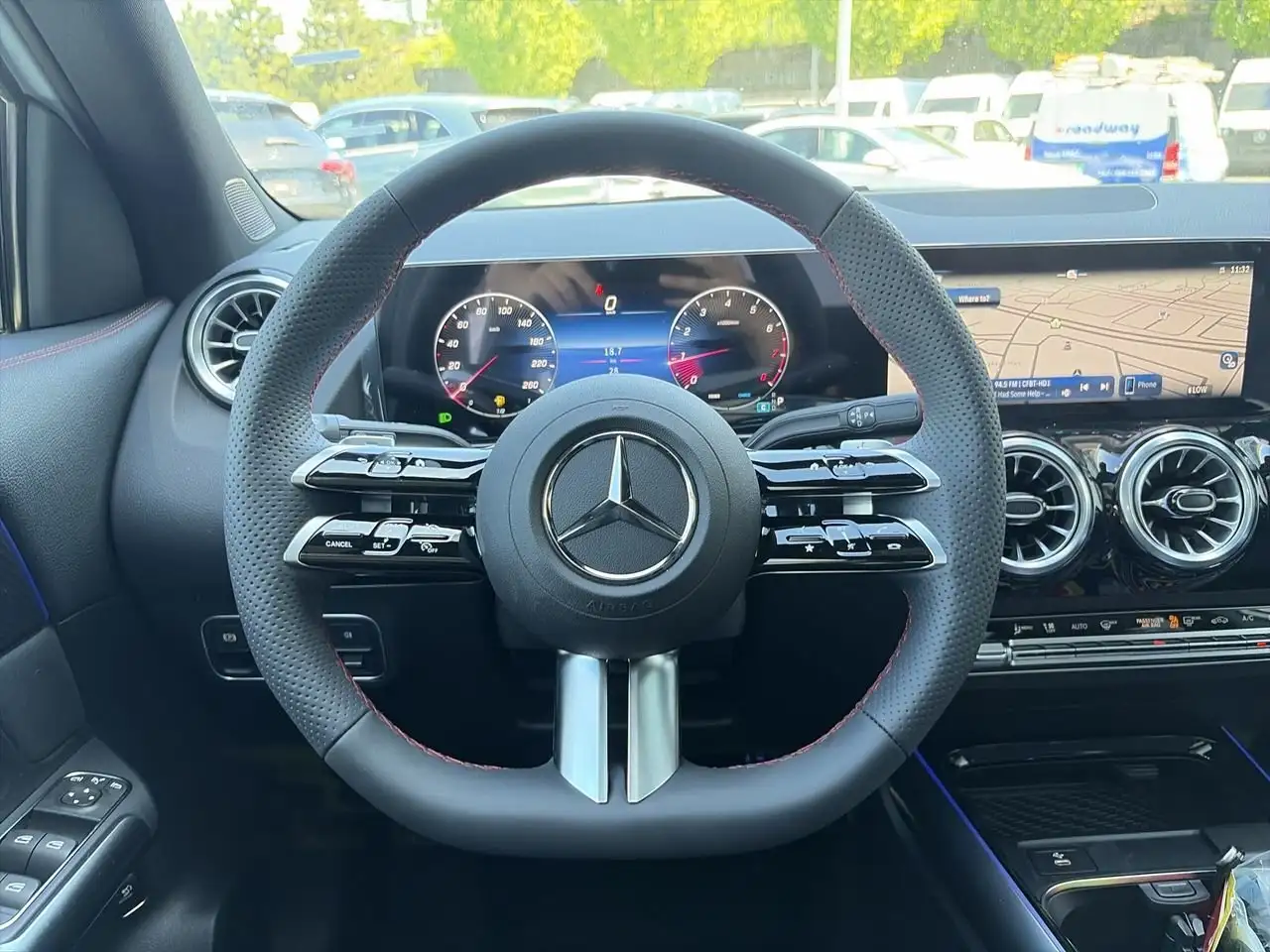Mercedes-Benz GLA снимка Mercedes-Benz GLA