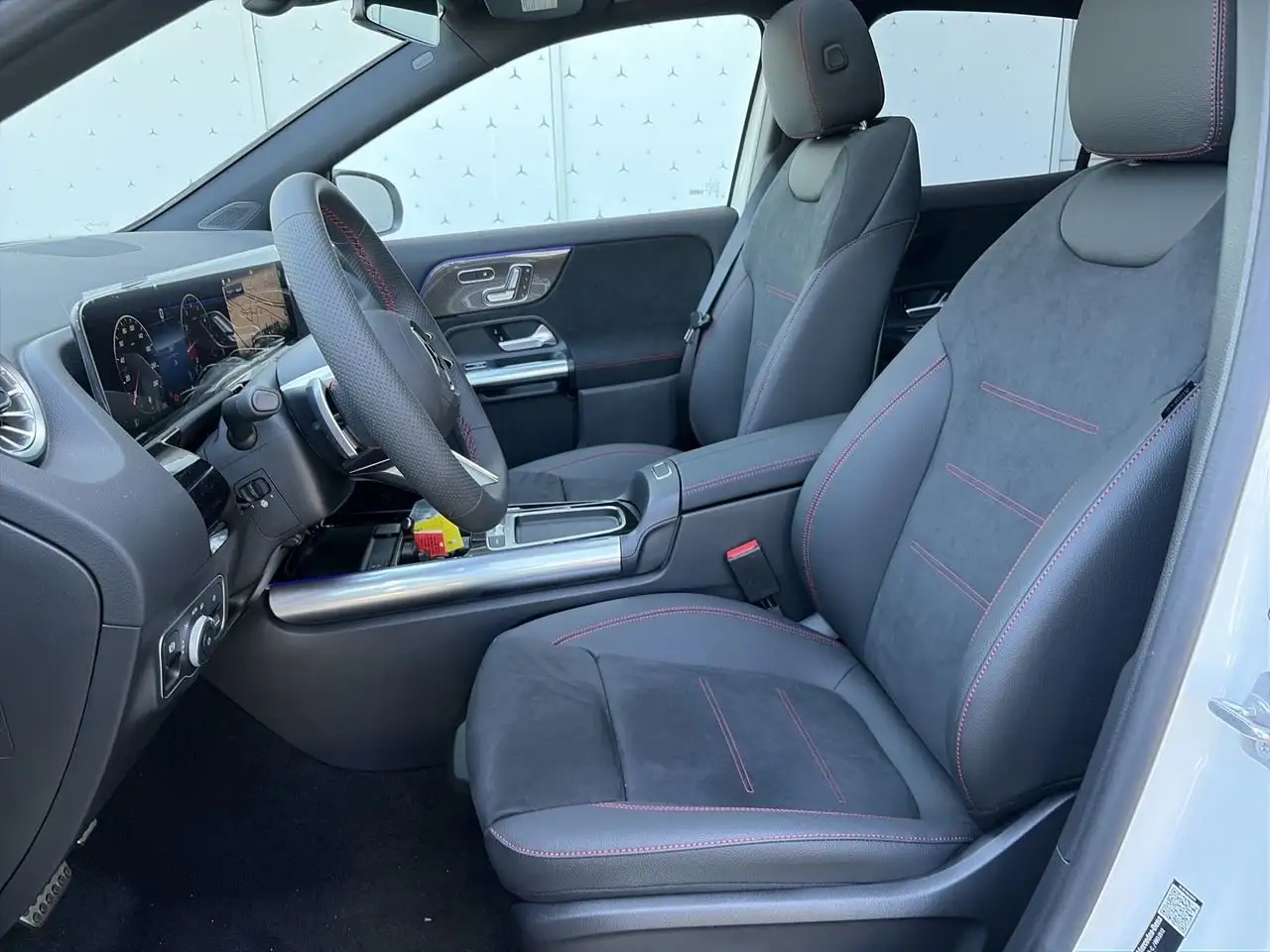 Mercedes-Benz GLA снимка Mercedes-Benz GLA