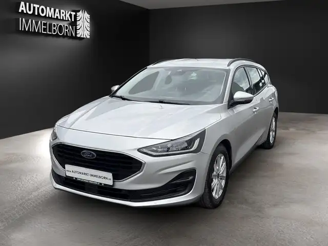 Ford Focus view 3
