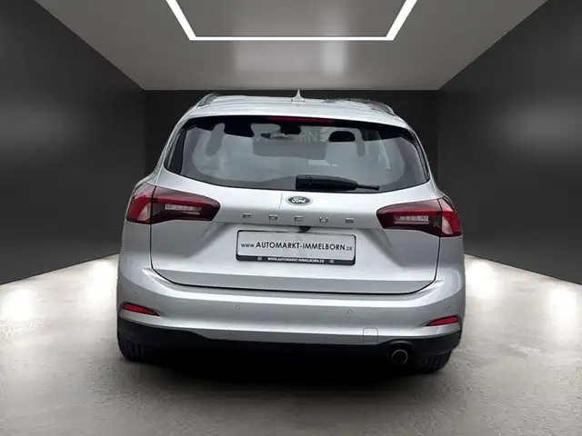 Ford Focus view 9