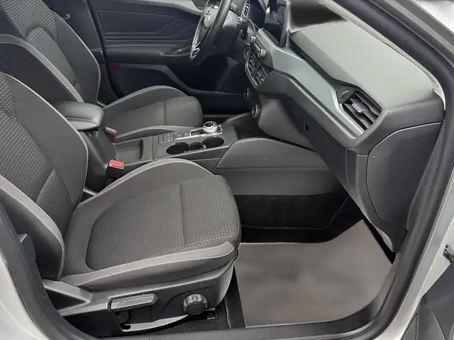 Ford Focus view 14
