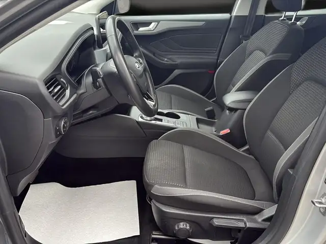 Ford Focus view 15