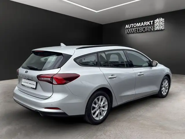 Ford Focus view 6