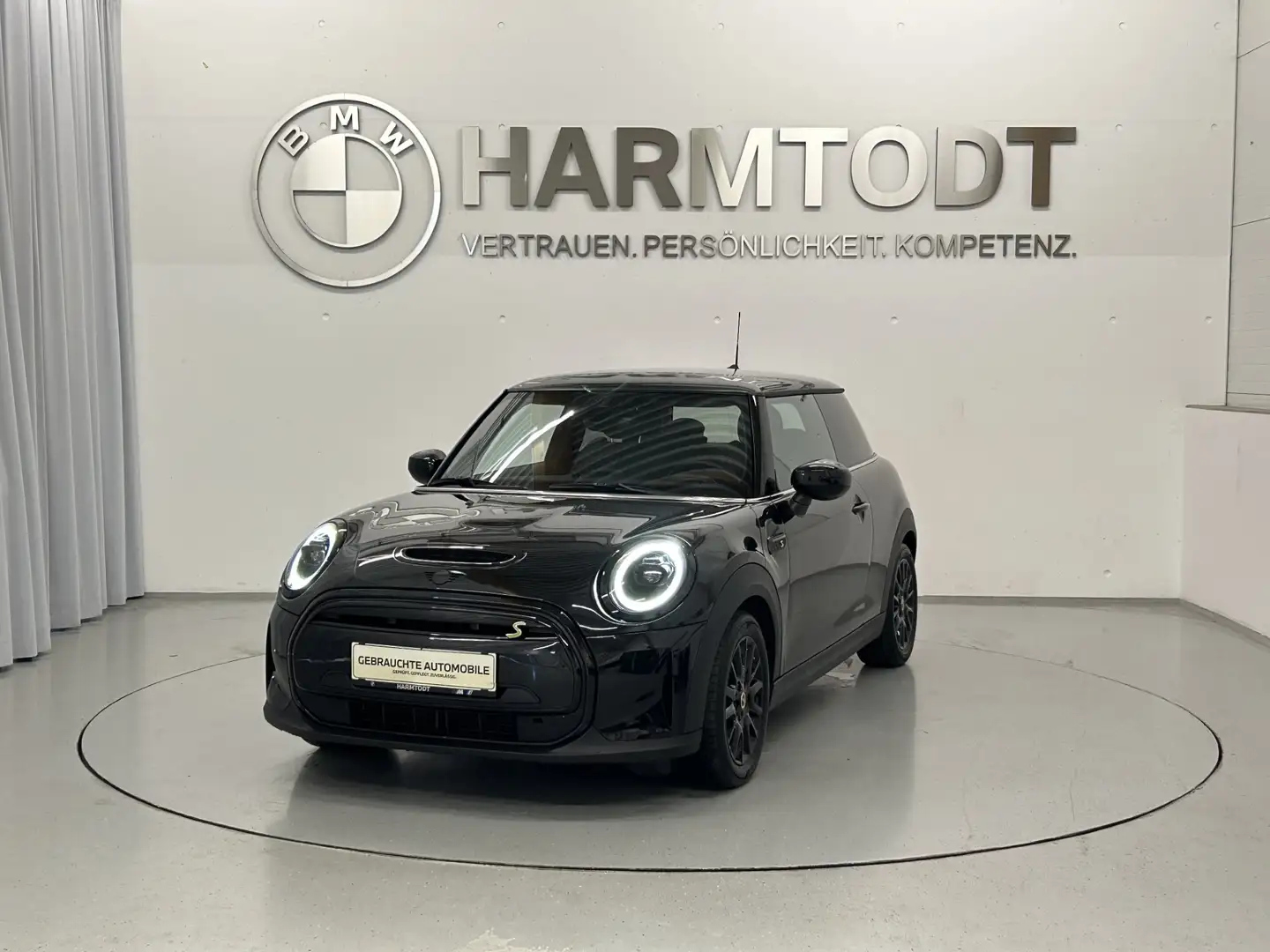 MINI Cooper SE *Classic Trim* Schwarz - 2