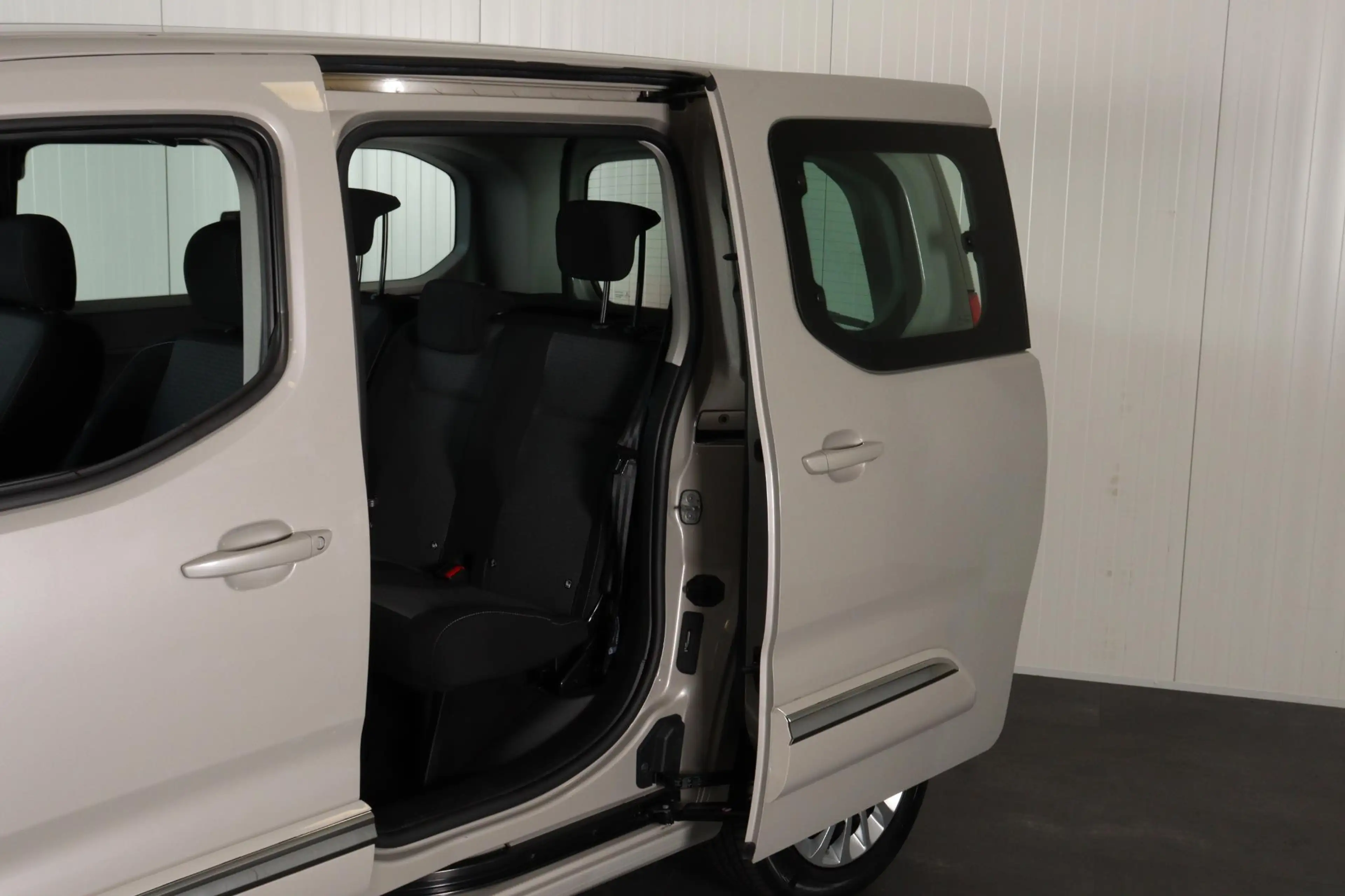 Toyota Proace City Verso Electric Active 50 kWh — photo 8