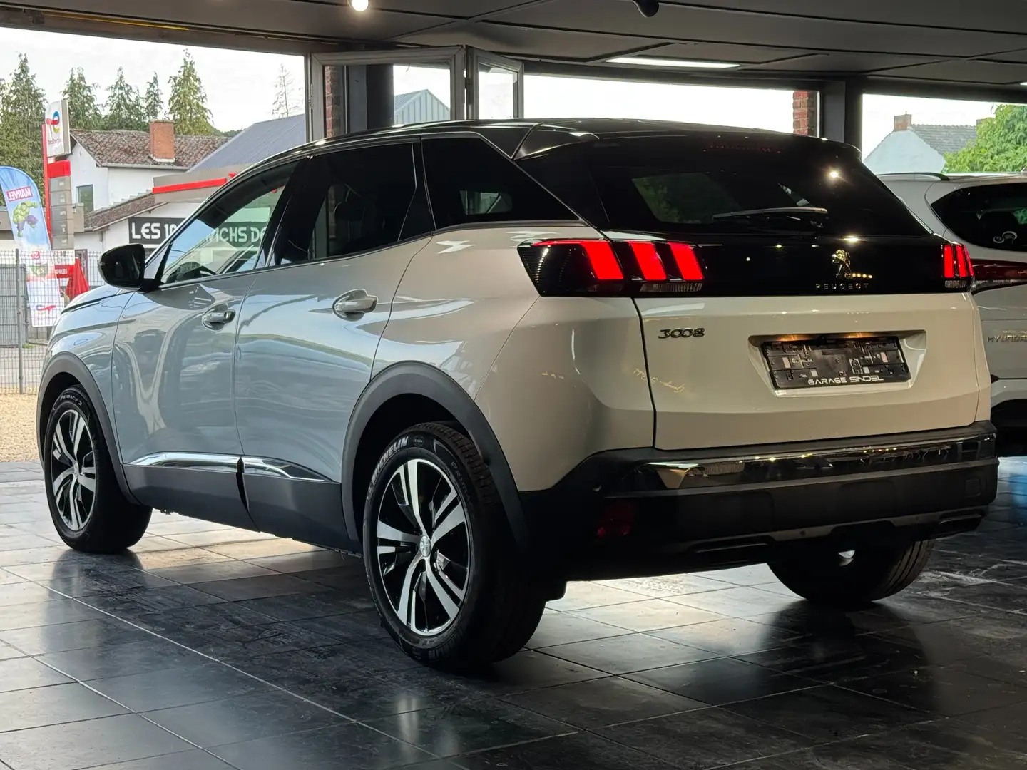 Peugeot 3008 1.2i *GARANTIE 1AN*AUTO*NAVI*CLIM Wit - 2