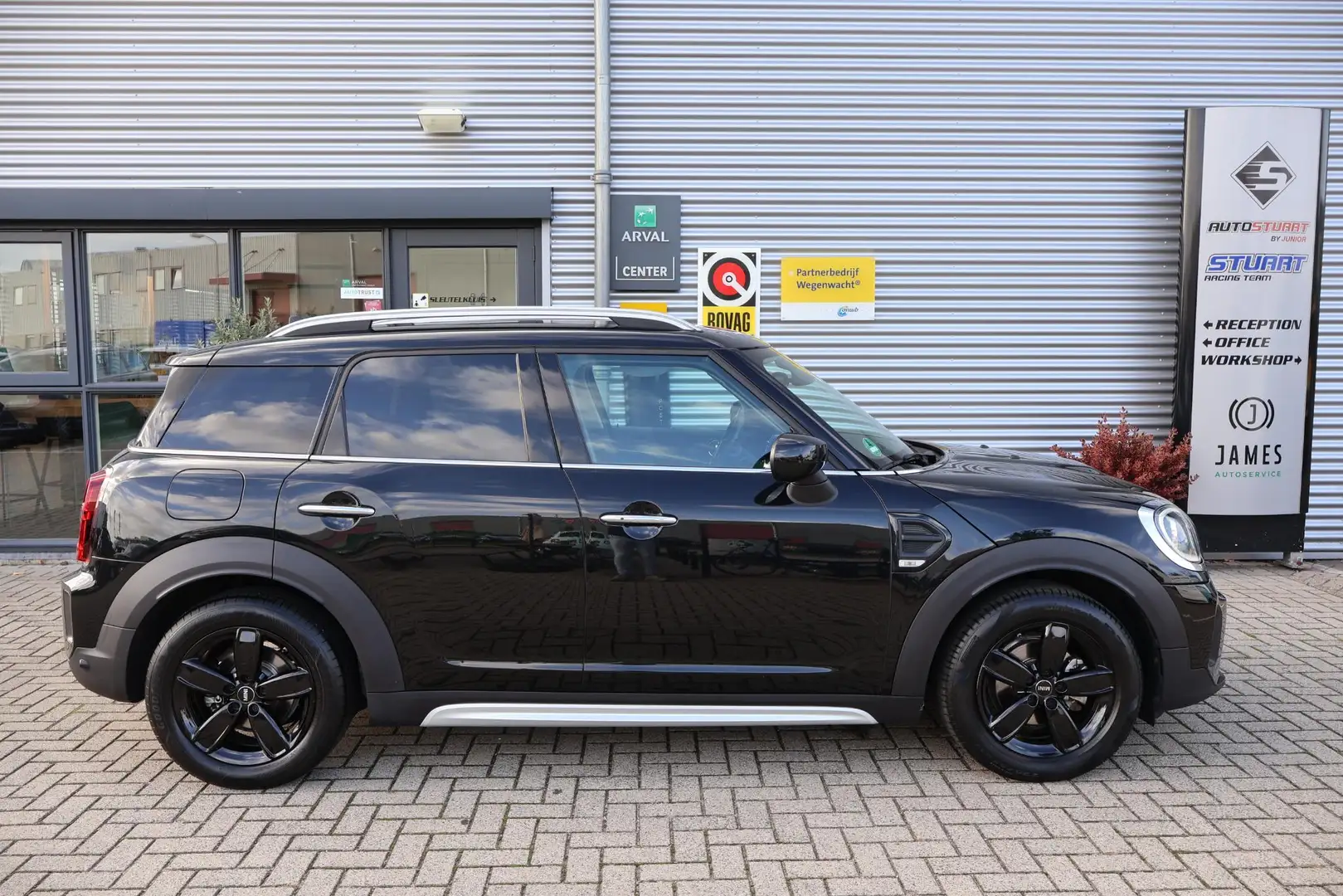 MINI Mini Countryman 1.5 Business Edition NL-Auto | Vol Zwart - 2