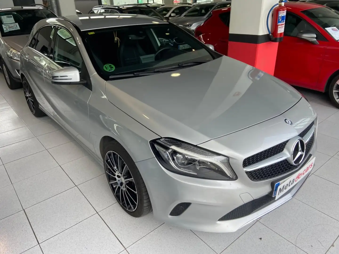 Mercedes-Benz A 200 200CDI BE Urban 7G-DCT Gris - 2
