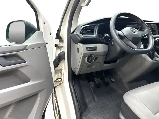 Volkswagen Transporter view 14