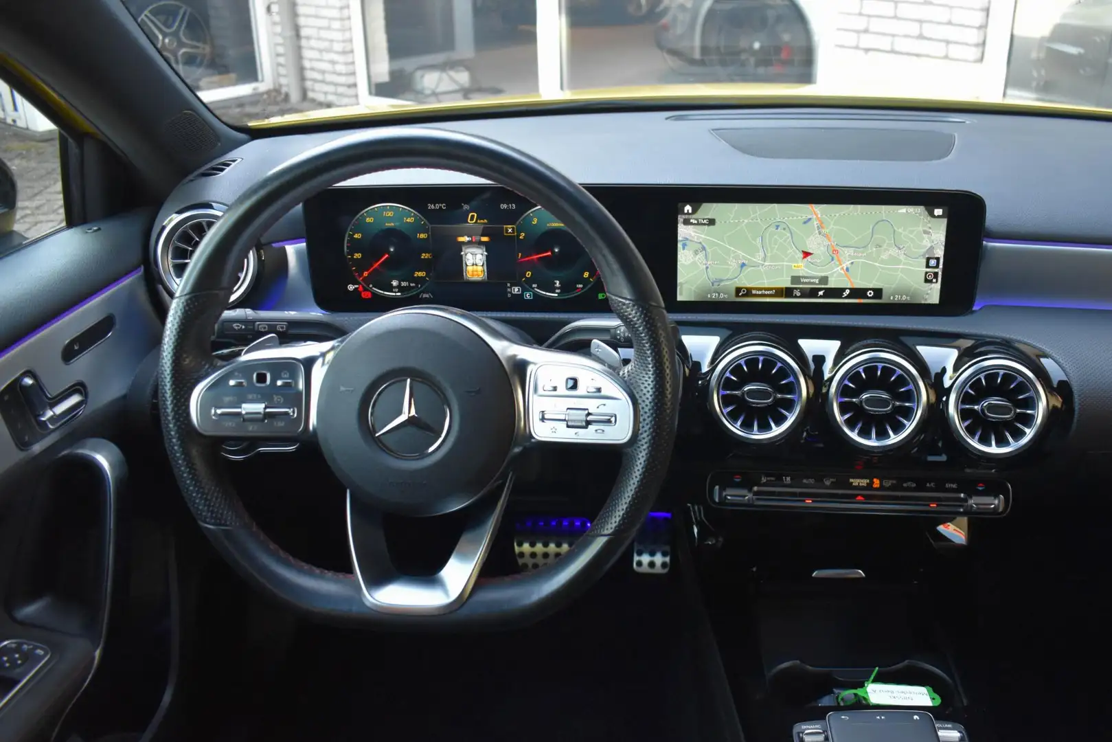 Mercedes-Benz A 180 AMG Sfeer Pano Electr. Stoelen Advanced Audio Giallo - 2