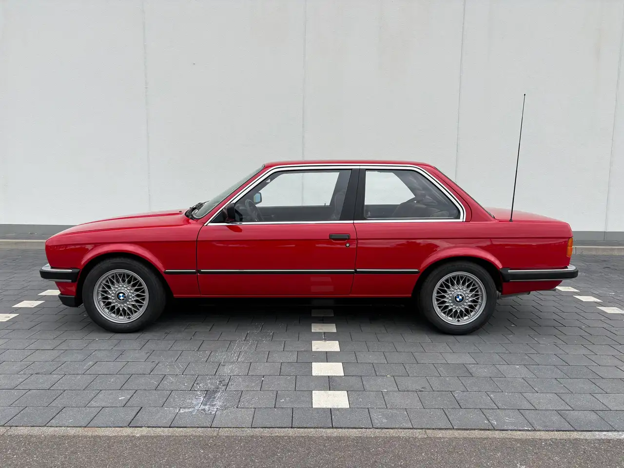 BMW 318i, foto 2