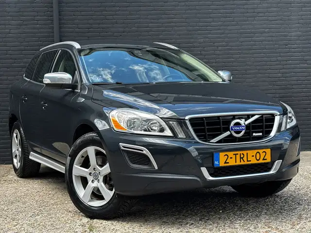 Volvo XC60 view 2