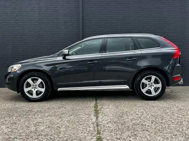 Volvo XC60 view 11