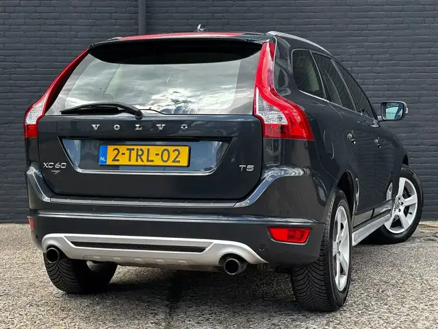 Volvo XC60 view 4