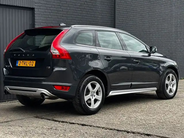 Volvo XC60 view 9
