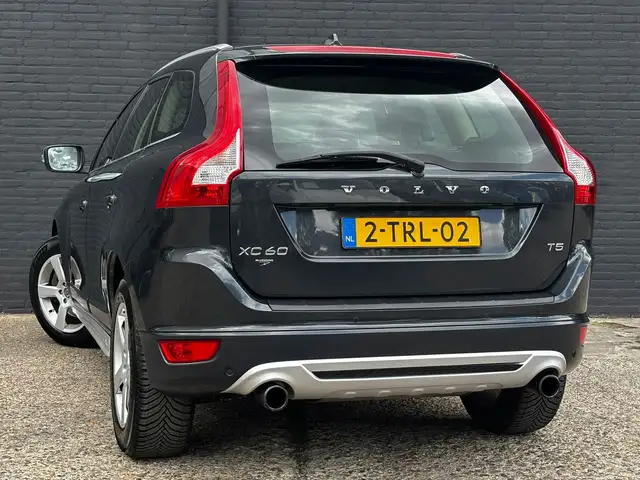 Volvo XC60 view 5