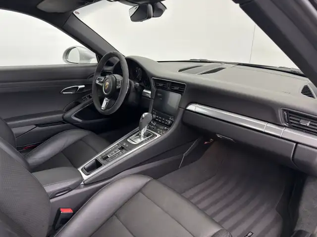 Porsche 991 view 15